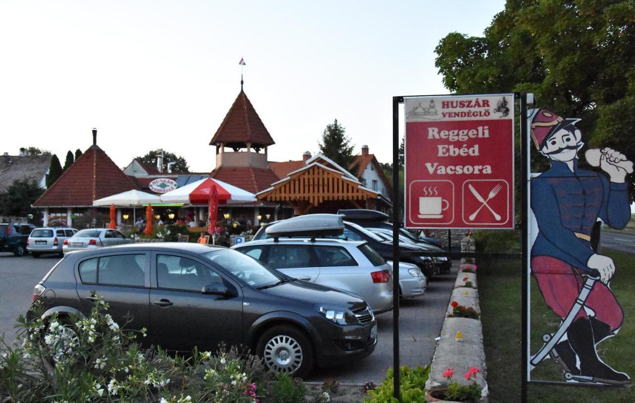 Tulipan Vendeghaz Hotell Orvenyes Exteriör bild