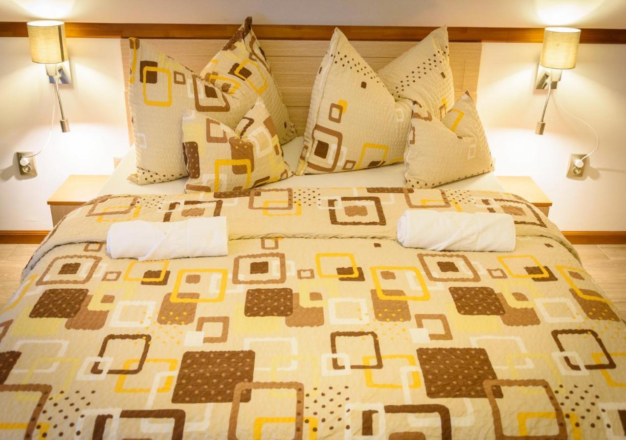 Tulipan Vendeghaz Hotell Orvenyes Exteriör bild