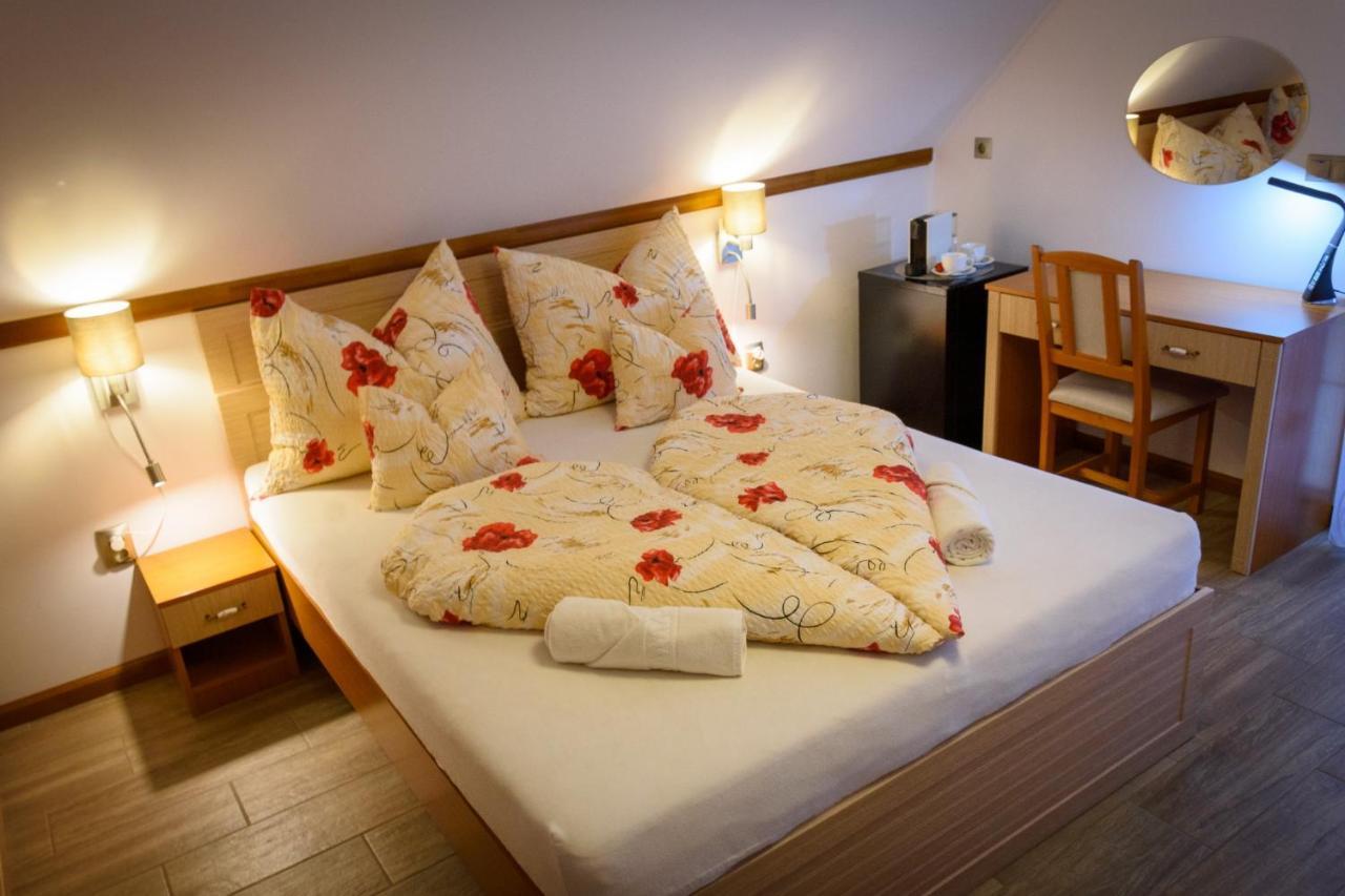 Tulipan Vendeghaz Hotell Orvenyes Exteriör bild