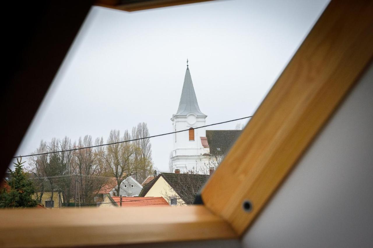 Tulipan Vendeghaz Hotell Orvenyes Exteriör bild