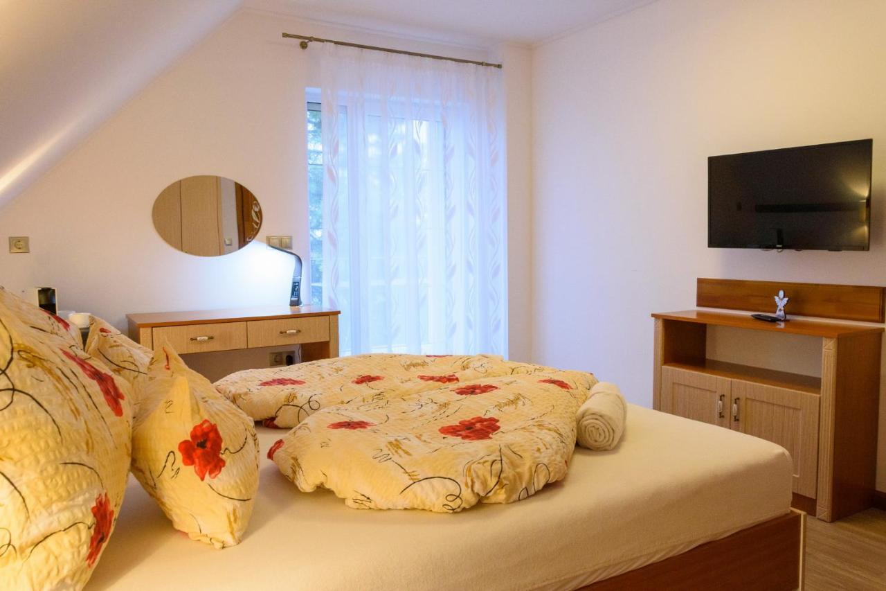 Tulipan Vendeghaz Hotell Orvenyes Exteriör bild