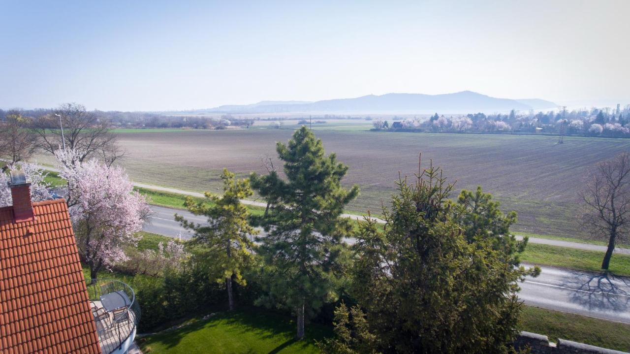Tulipan Vendeghaz Hotell Orvenyes Exteriör bild